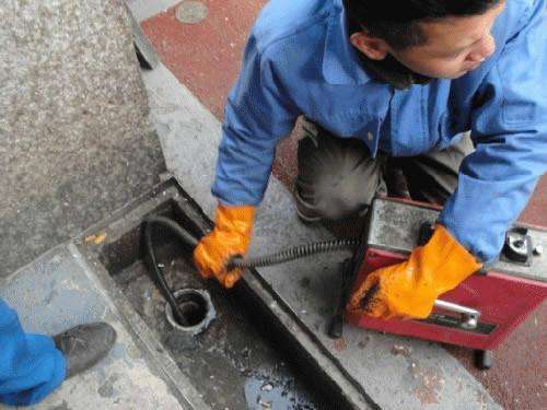 赵西垸林场疏通下水道