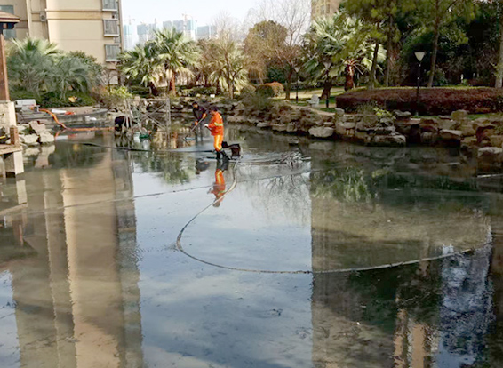 赵西垸林场景观池淤泥清理