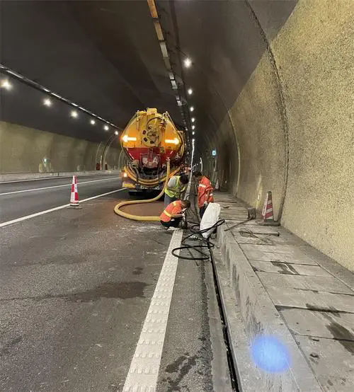 赵西垸林场隧道排水渠清淤